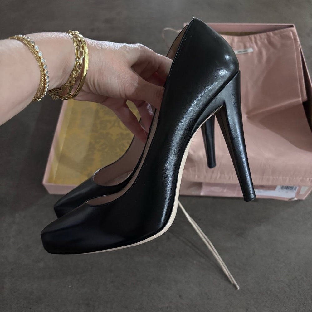 Miu Miu Black Leather Classic Black High Heel Pumps - Women's Shoes size 40 EUC